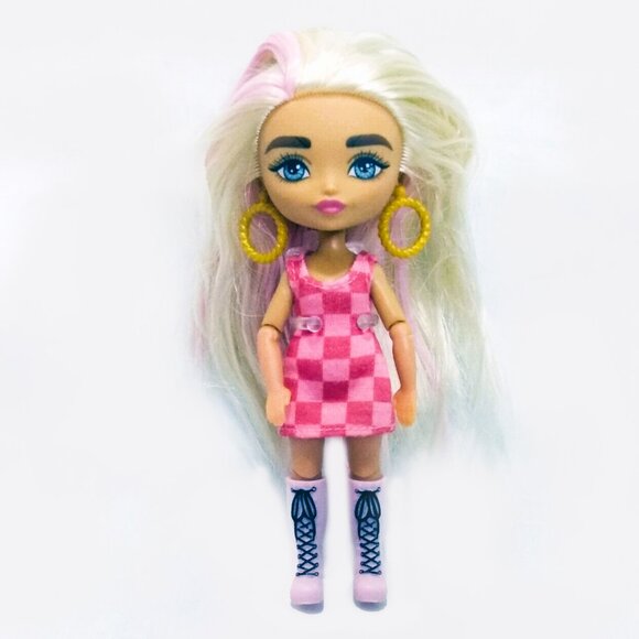 Barbie Extra Minis Boutique with One Mini Barbie & Some Accessories - Picture 6 of 16